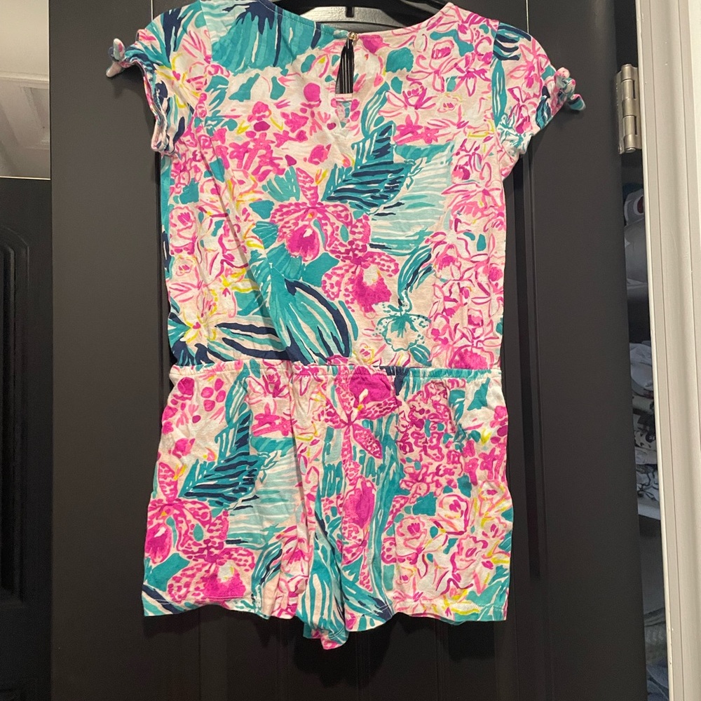 Kids Lilly Pulitzer Romper. Short sleeve with bow like tie on each sleeve.